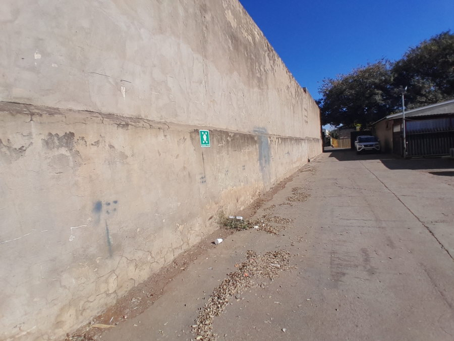 To Let commercial Property for Rent in Oos Einde North West